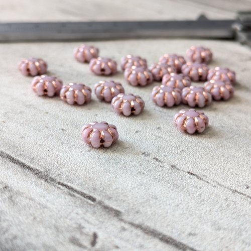 Perles fleur en verre tchèque rose clair et dorure 9x5mm x5