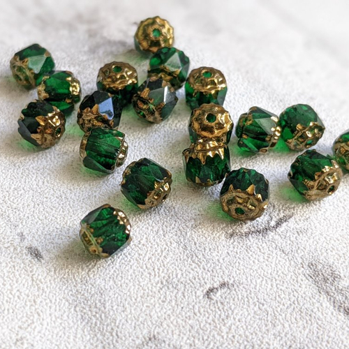 Perles verre tchèque vert émeraude doré "cathédrale" forme lanterne 6x6mm x5