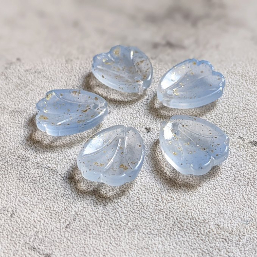 Perles pétales de verre givré bleu clair paillettes dorés 14x12mm x5