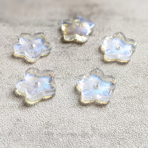 Perles fleurs en verre transparent reflets multicolores bleu opalin 13x13mm x5