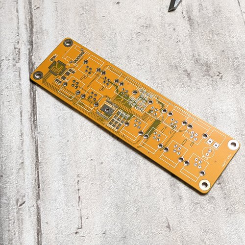 1 circuit imprimé jaune argent scrapbooking découpe thème électronique 129x37mm