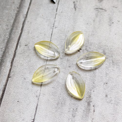 Perles pétales ou feuilles de verre jaune transparent paillettes doré 20x12mm x5