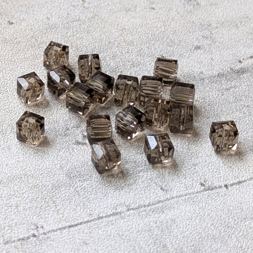 Perles cube carré marron fumé 6x6mm x6