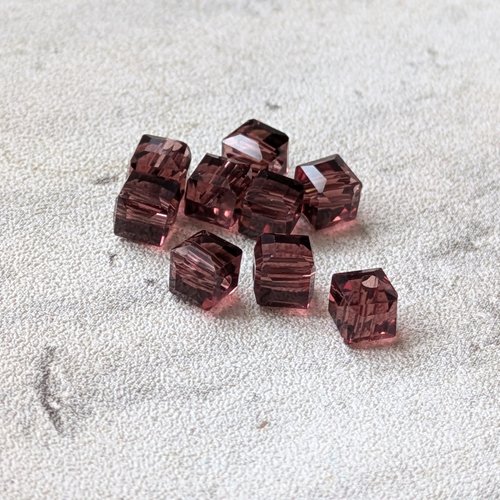 Perles cube carré violet aubergine 6x6mm x8