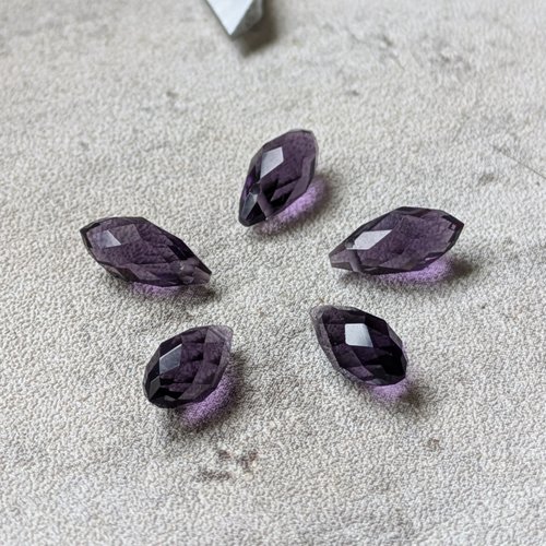 Perles goutte briolettes à facette en cristal de verre violet 12x6mm x10