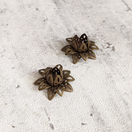 Coupelles/calottes fleurs en cuivre bronze ajourées x2