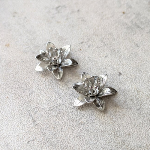 Coupelles/calottes fleurs en cuivre argenté x2