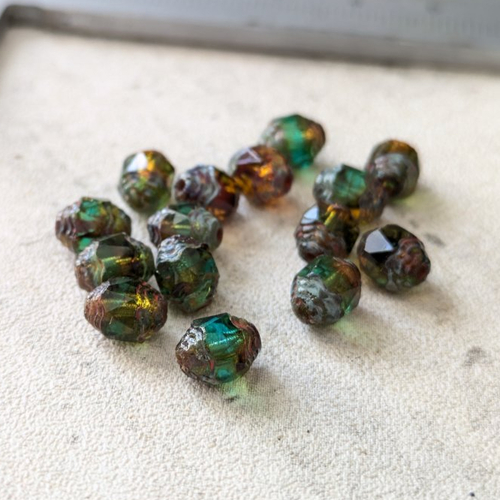 Perles verre tchèque vert et marron polies au feu "cathédrale" allongée 8x6mm x5