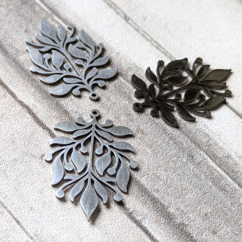 Breloque pendentif ajouré connecteur fleur feuille filigrane acier inoxydable argenté 25x37mm x1