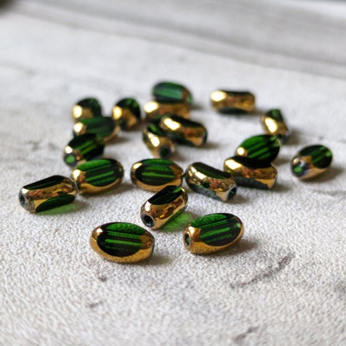 Perles en verre ovale vert sapin foncé transparent contours dorés 7x4 mm