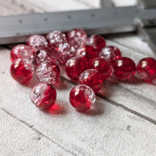 Perles rondes effet craquelé rouge transparent acrylique 8 mm x50