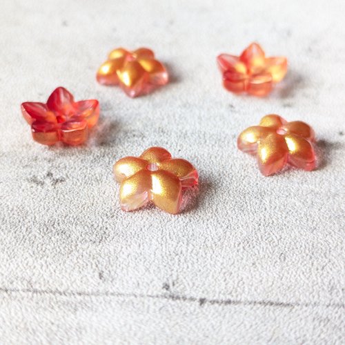 Perles coupelles calottes fleur verre rouge et paillettes dorés 12 mm x5