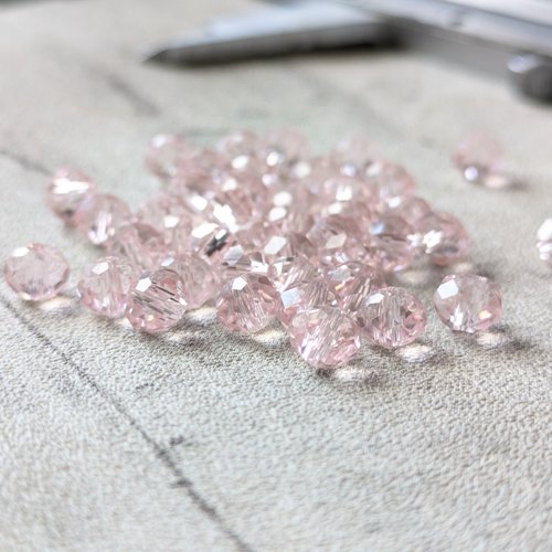Perle en verre à facettes ovale rose clair translucide 6x5mm x10