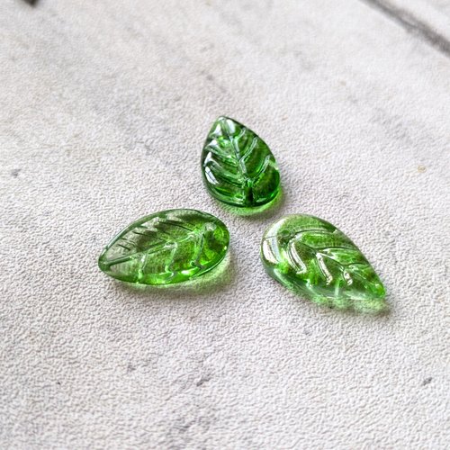 Perles pétales feuilles en verre vert translucide 11x18 mm x3