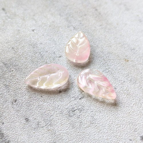 Perles pétales feuilles en verre rose blanc translucide 11x18 mm x3
