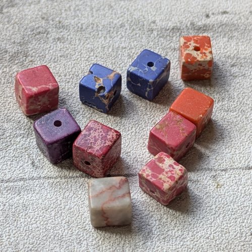 Lot 10 perles pierre cube howlite et jaspe teinté colorées 6x6mm