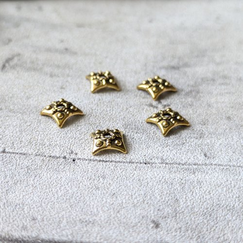 10 coupelles calottes doré carré arrondi motif arabesque métal pour perles 7x7mm