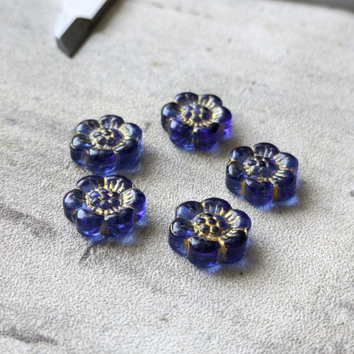 Perle verre fleur relief bleu foncé et dorure 18 mm x5