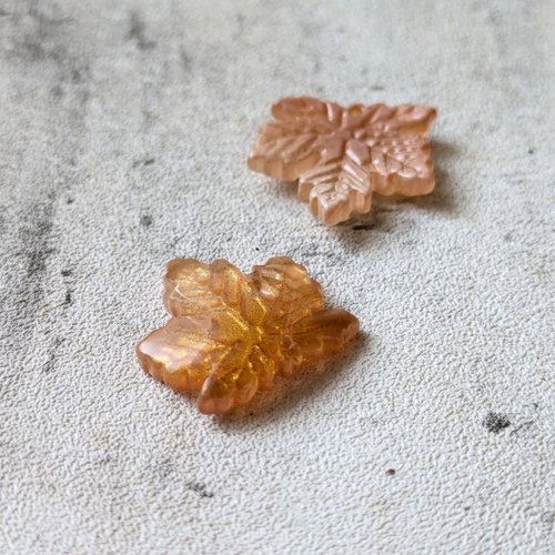 Perles feuille d'érable orange jaune automne verre paillettes 20x20mm x2