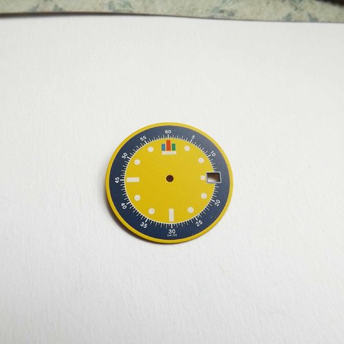 1 vrai cadran de montre jaune et bleu foncé, diamètre 3 cm