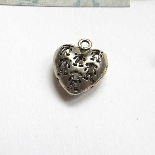 1 pendentif breloque coeur avec forme de fille enfant, couleur argenté, 2,2 x 1,9 cm