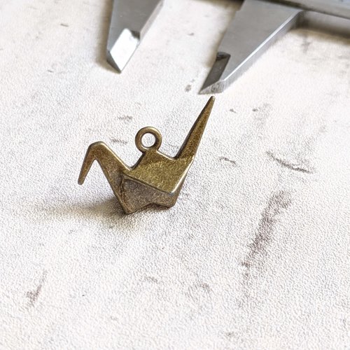 Breloque forme cocotte en papier métal bronze oiseau x1