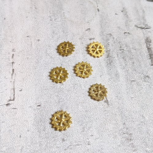 Breloques petits engrenages métal dorés x8