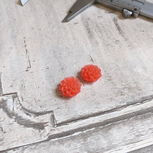 Petits cabochons fleur rouge en résine rouge mat 15 mm à coller x2