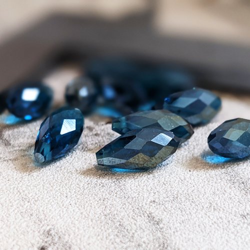 Perles briolettes goutte à facettes cristal de verre bleu vert turquoise 12x6mm x5