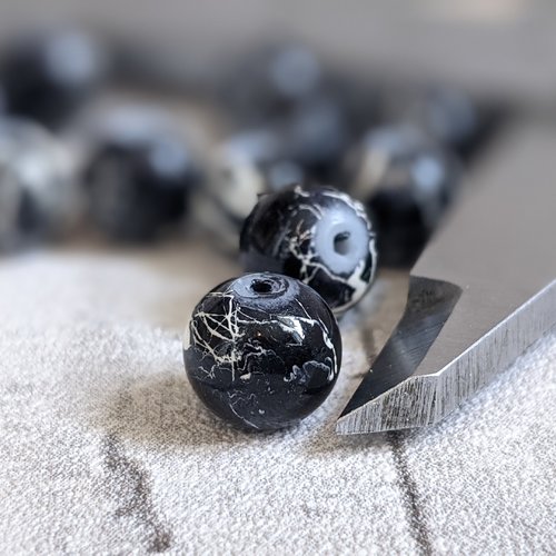 Perles verre rondes peintes noir moucheté blanc 8 mm x11