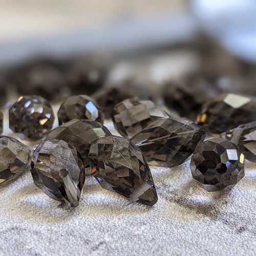 Perles cristal de verre briolette goutte à facette noires translucides 13x8mm x5