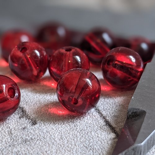 Perles verre rondes rouge translucide 8 mm x27