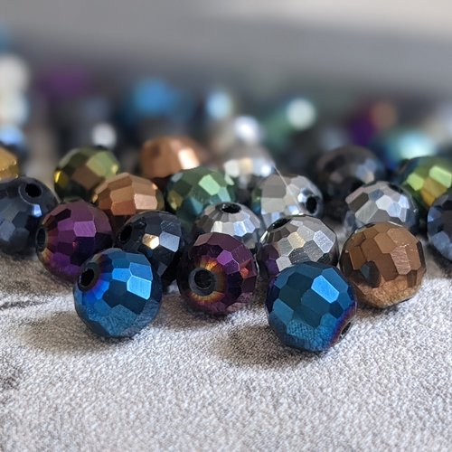 Perles rondes cristal de verre à facettes multicolores effet reflets iridescents 6mm x10