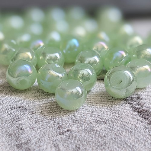 Perles en verre peintes vert clair effet irisé 6x5mm x49