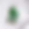 Pendentif vert et or cabochon acrylique à facette 57x45mm x1