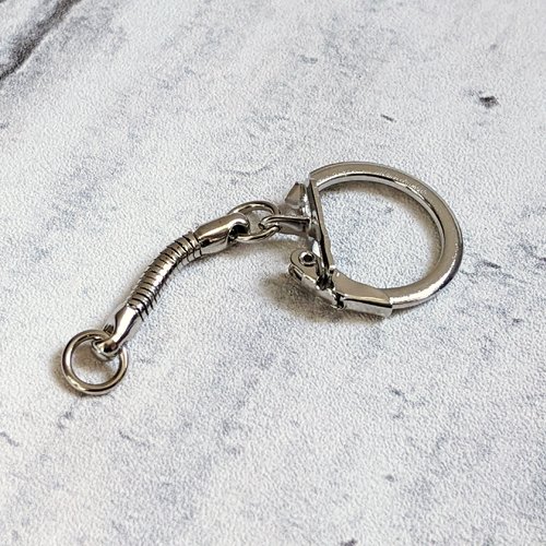 Porte clé anneau en acier argenté avec chaine 60x23mm x1