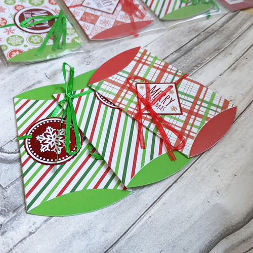 Pochettes berlingots boites carton noël merry christmas vert et rouge 125x75mm x11 x11
