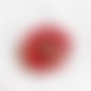 Pendentif rond fait main résine rouge engrenages pomme blanche neige 25 mm unique