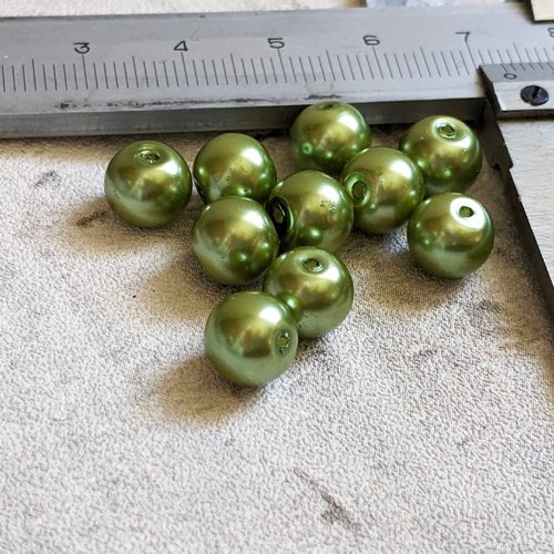 Perles rondes en verre vert kaki effet nacré 8 mm x10