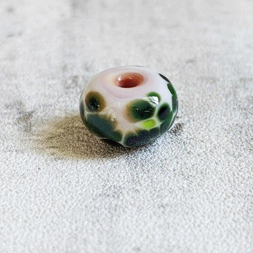 Perle artisanale verre murano chalumeau blanc vert à pois 12x8mm x1