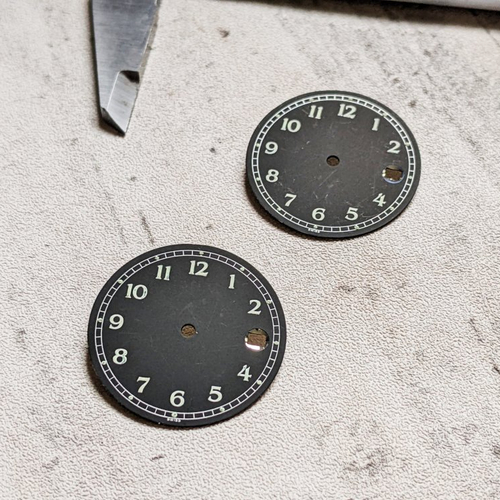 Cadran de montre rond ou cabochon plat noir chiffres blancs 29mm x1