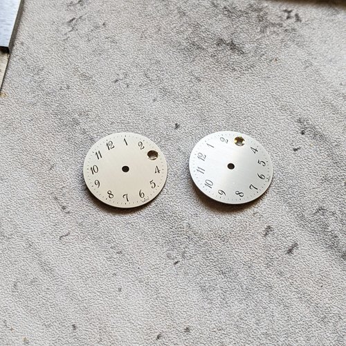 Cadrans de montre ou cabochons ronds plats laiton argent chiffres arabes 20mm x2