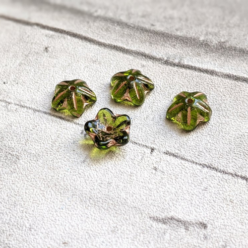 Perles fleurs coupelles calottes verre tchèque vert olivine dorure cuivrée 10x4mm x5