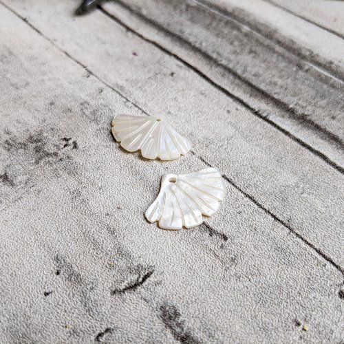 Pendentifs en nacre feuille arbre japonais gingko blanc nacré 23x6mm x2