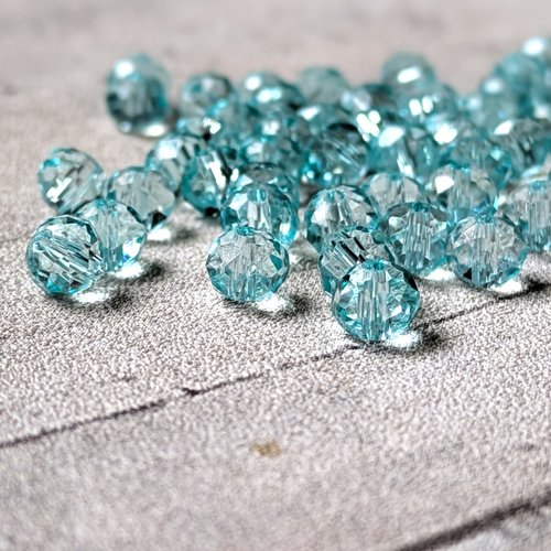 Perle en verre à facettes vert bleuté céladon clair 6x5mm x10