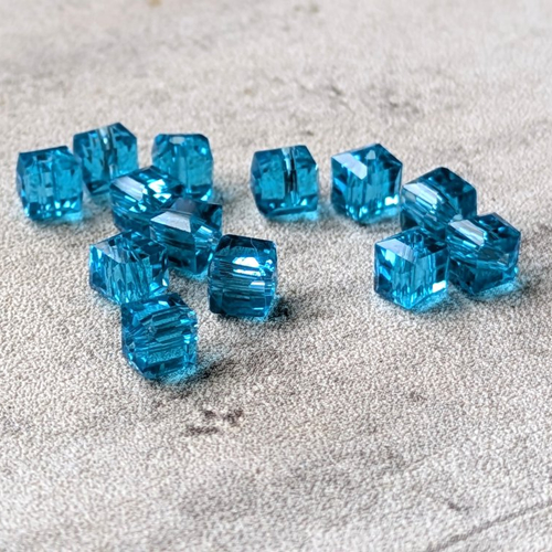 Perles cube carré bleu ciel 6x6mm x6
