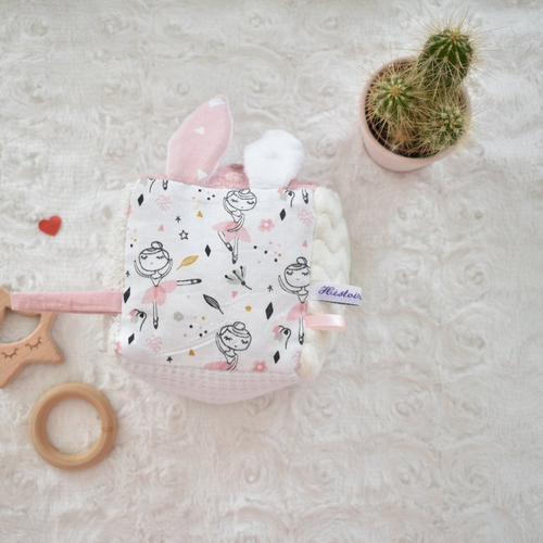 Cube d'éveil sensoriel avec tissus certifié oeko-tex®, cadeau de naissance, danseuses