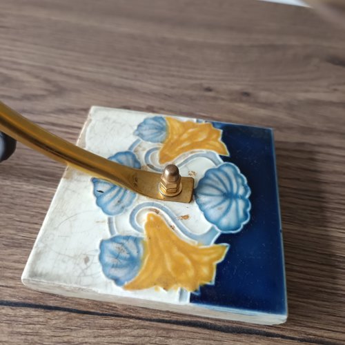 La lampe à la céramique art déco