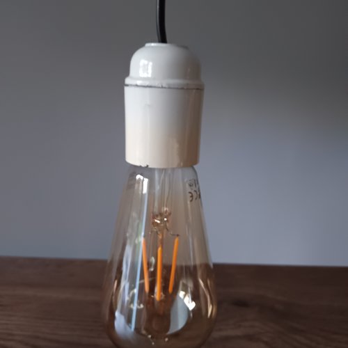 La lampe à la masse