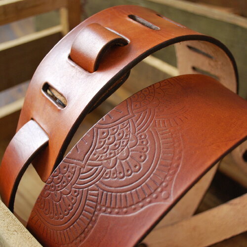 Sangle de guitare en cuir, leather guitar strap fabrication artisanale indie